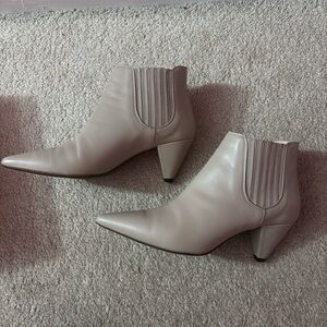 Size 37 EU Tod’s Grey leather ankle boots with pointed toe - only worn once!